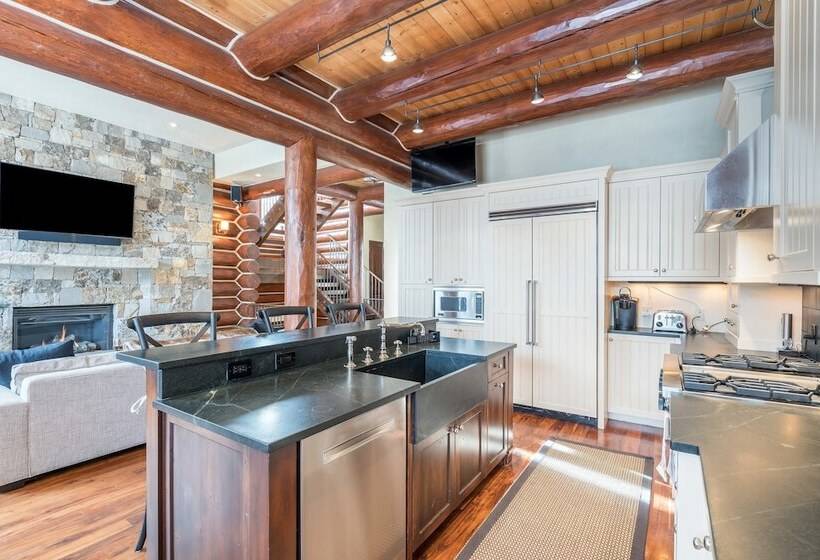 Villas At Tristant 137 By Avantstay Ski In/ Ski Out Home W/ Panoramic Views & Hot Tub