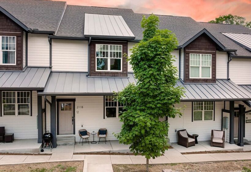 Waverly By Avantstay Nashville Inspired Townhome W/ Luxury Kitchen, Pool Table