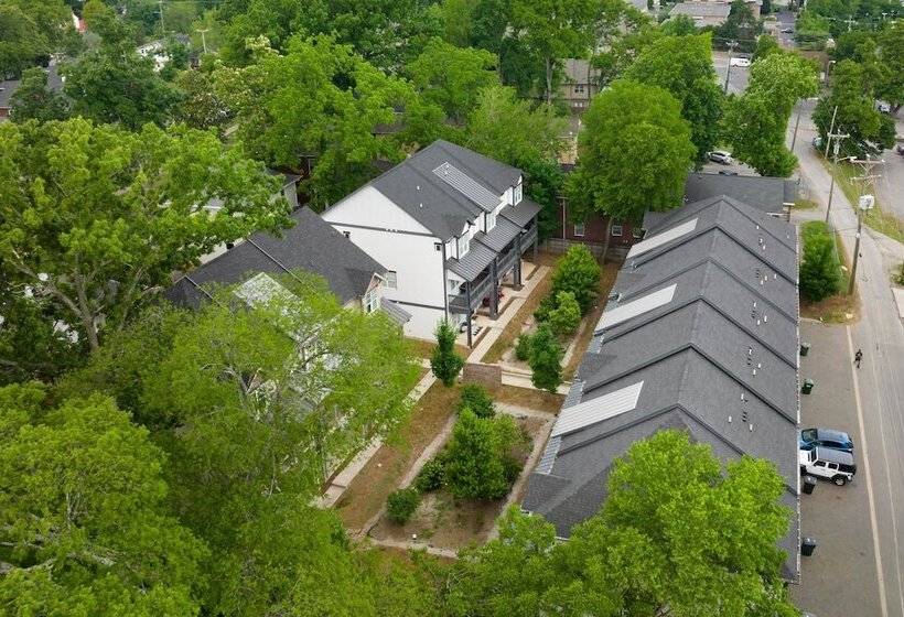 Waverly By Avantstay Nashville Inspired Townhome W/ Luxury Kitchen, Pool Table