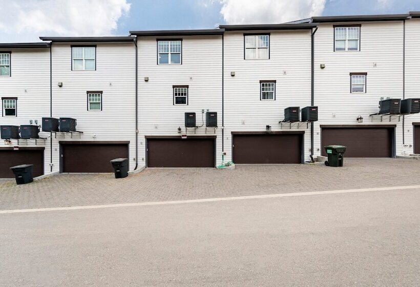 Waverly By Avantstay Nashville Inspired Townhome W/ Luxury Kitchen, Pool Table