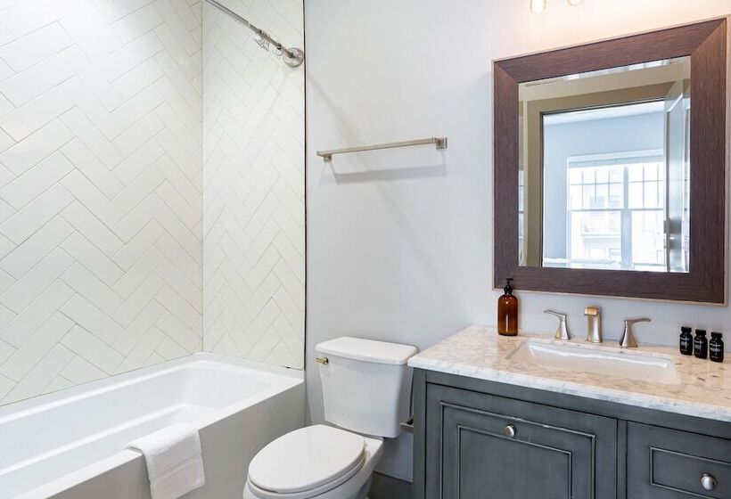 Waverly By Avantstay Nashville Inspired Townhome W/ Luxury Kitchen, Pool Table