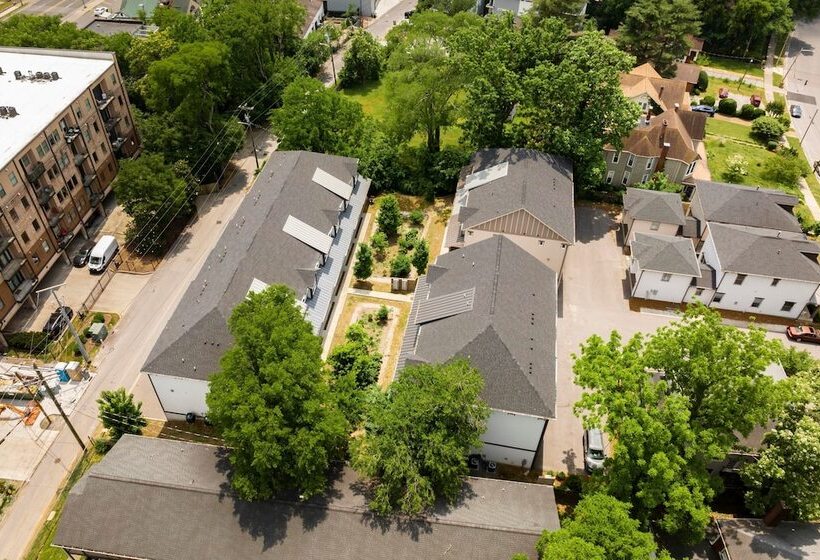 Waverly By Avantstay Nashville Inspired Townhome W/ Luxury Kitchen, Pool Table