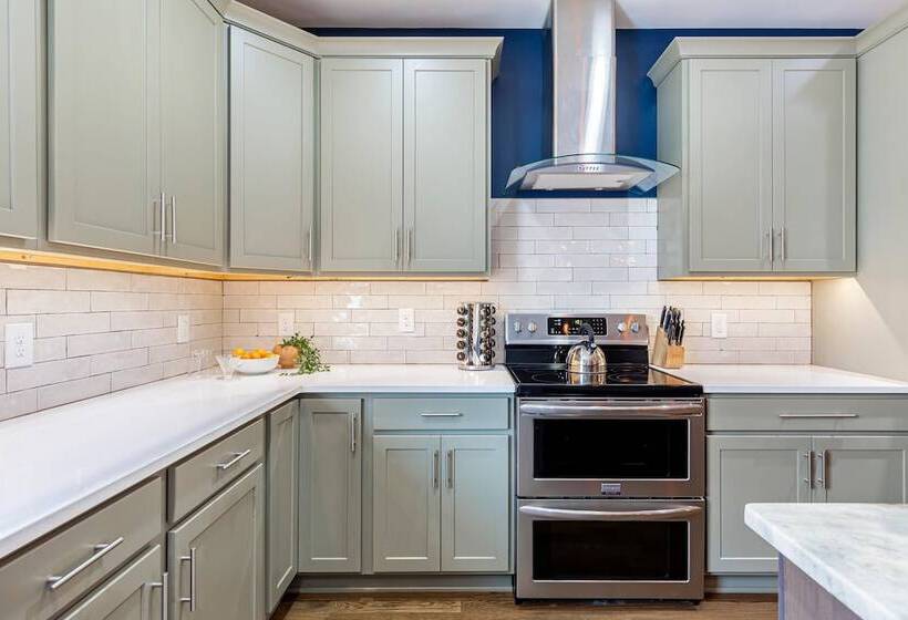 Waverly By Avantstay Nashville Inspired Townhome W/ Luxury Kitchen, Pool Table