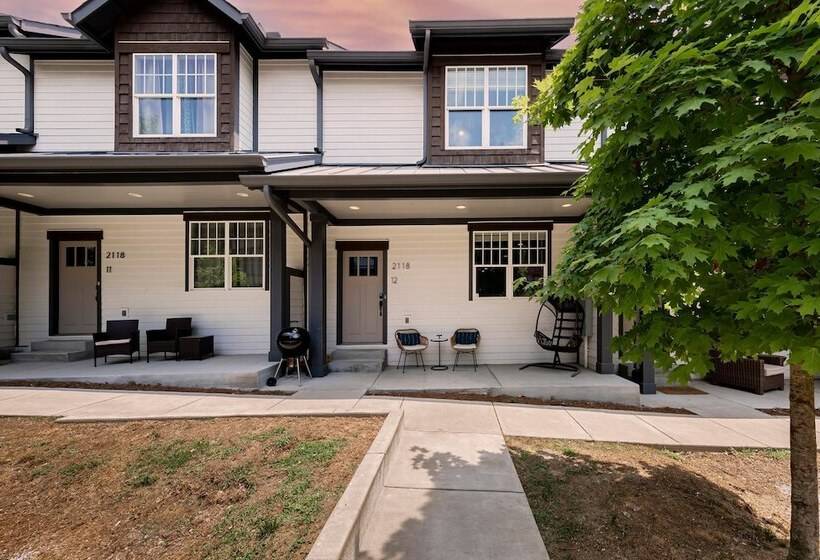 Waverly By Avantstay Nashville Inspired Townhome W/ Luxury Kitchen, Pool Table