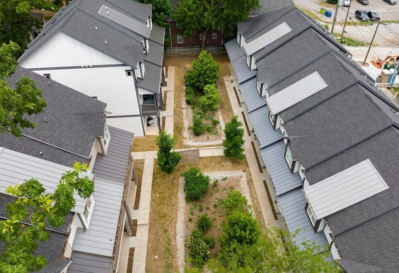 Waverly By Avantstay Nashville Inspired Townhome W/ Luxury Kitchen, Pool Table