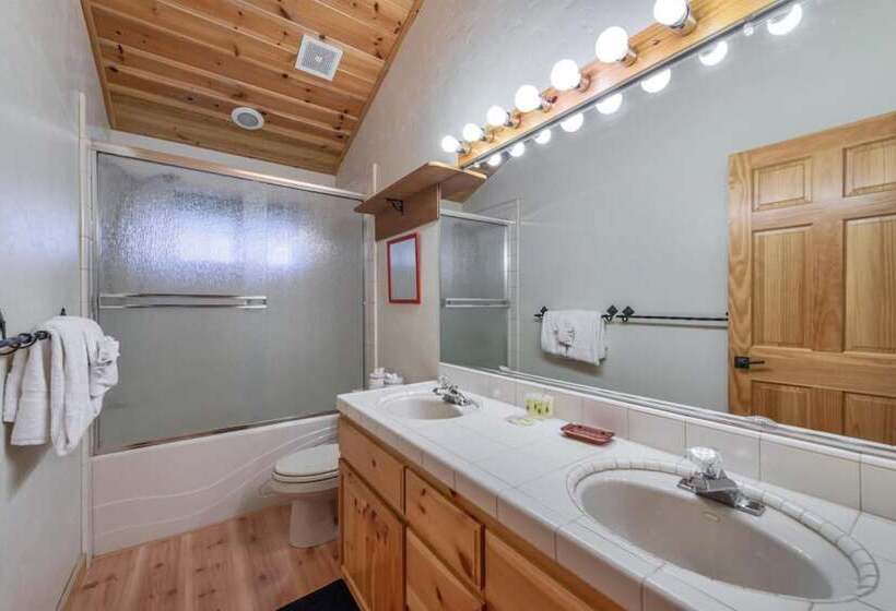 Wolf S Lair By Avantstay Swiss Chalet W/ Private Hot Tub & Access To Northstar Resort Community