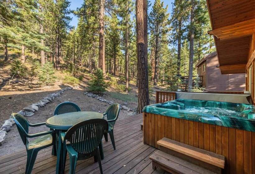 Wolf S Lair By Avantstay Swiss Chalet W/ Private Hot Tub & Access To Northstar Resort Community