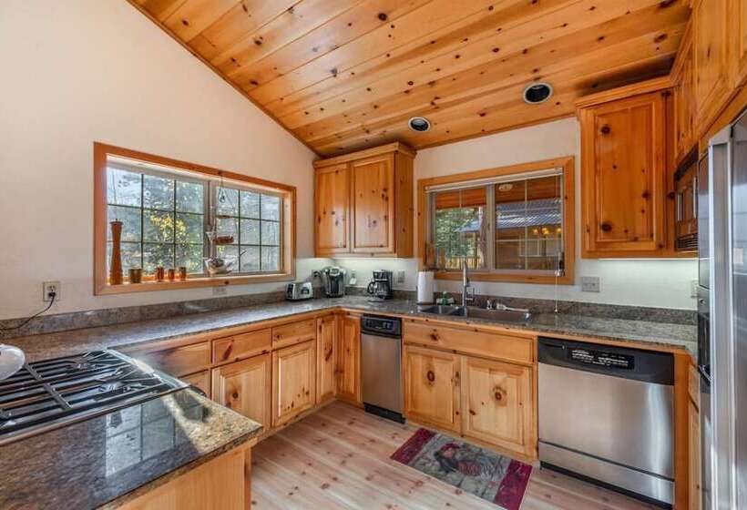 Wolf S Lair By Avantstay Swiss Chalet W/ Private Hot Tub & Access To Northstar Resort Community