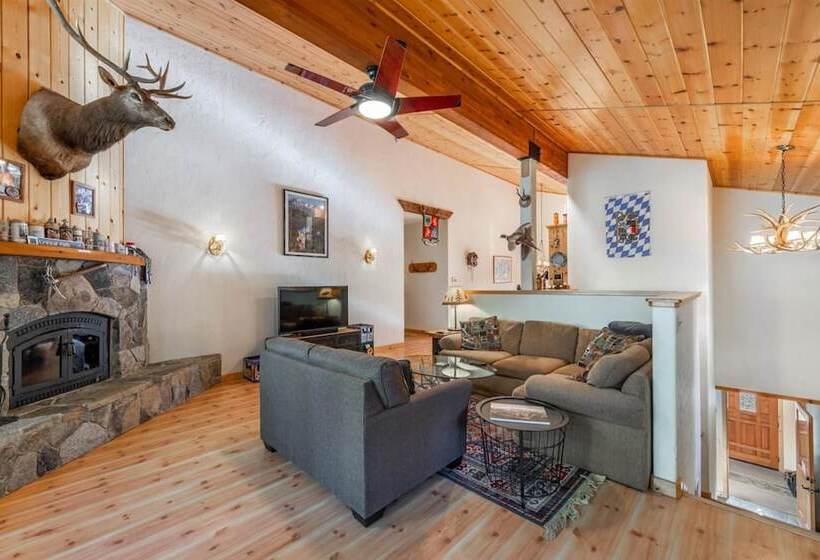 Wolf S Lair By Avantstay Swiss Chalet W/ Private Hot Tub & Access To Northstar Resort Community