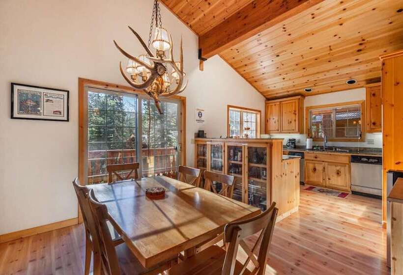 Wolf S Lair By Avantstay Swiss Chalet W/ Private Hot Tub & Access To Northstar Resort Community