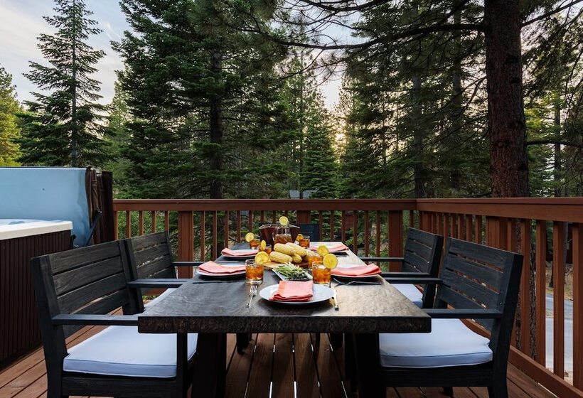 Wolfe By Avantstay 5mins Northstar! W/ Hot Tub, Fireplace, 2 Private Decks!