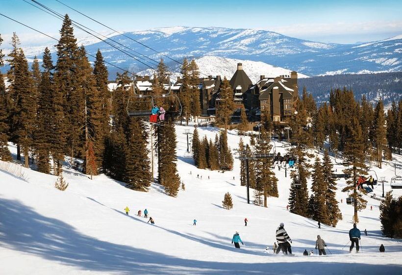 Wolfe By Avantstay 5mins Northstar! W/ Hot Tub, Fireplace, 2 Private Decks!