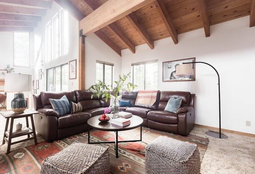 Wolfe By Avantstay 5mins Northstar! W/ Hot Tub, Fireplace, 2 Private Decks!