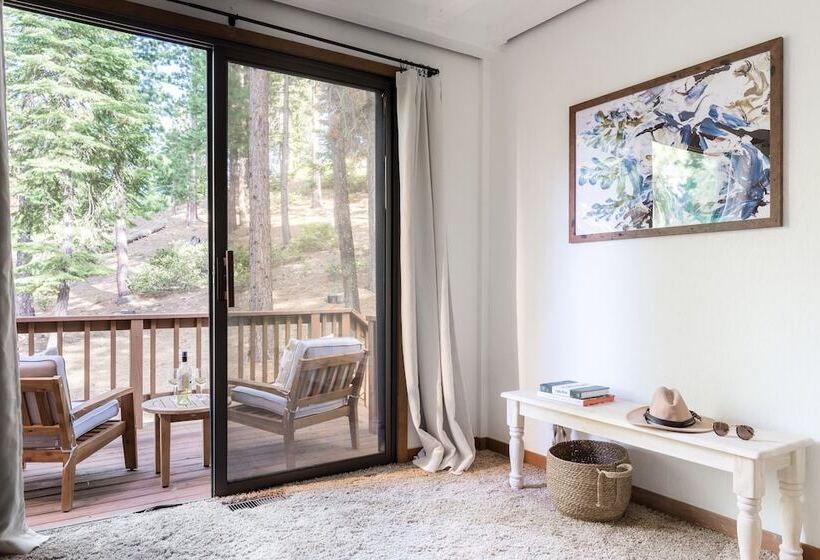 Wolfe By Avantstay 5mins Northstar! W/ Hot Tub, Fireplace, 2 Private Decks!