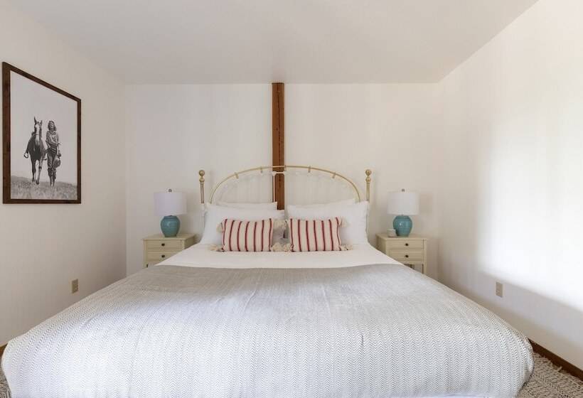 Wolfe By Avantstay 5mins Northstar! W/ Hot Tub, Fireplace, 2 Private Decks!