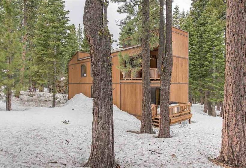 Wolfe By Avantstay 5mins Northstar! W/ Hot Tub, Fireplace, 2 Private Decks!
