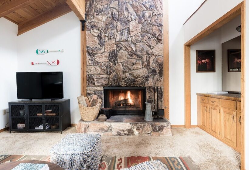 Wolfe By Avantstay 5mins Northstar! W/ Hot Tub, Fireplace, 2 Private Decks!