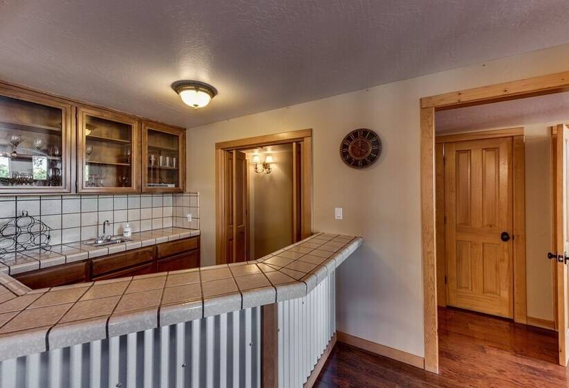 Dos Pinos Spacious Lakefront Cabin W/ Game Room By Yosemite Region Resorts