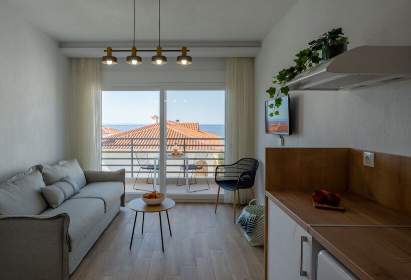Aiora Suites