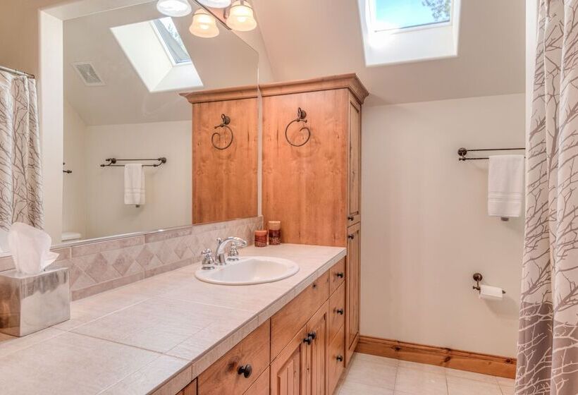 Aquila Lodge Unit 15