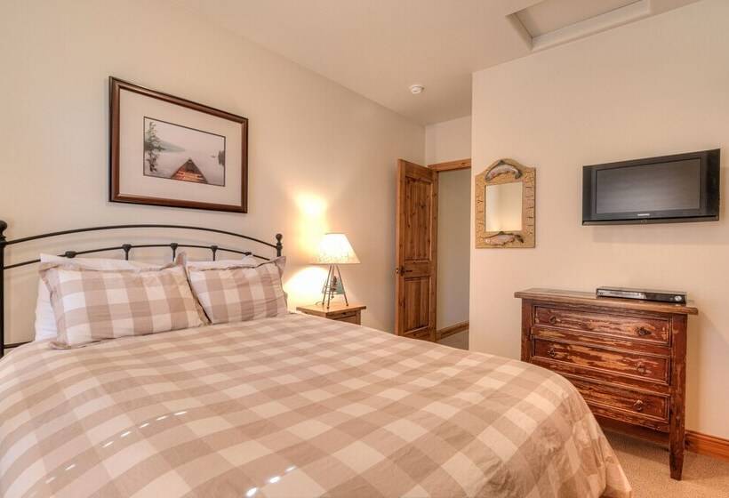 Aquila Lodge Unit 15