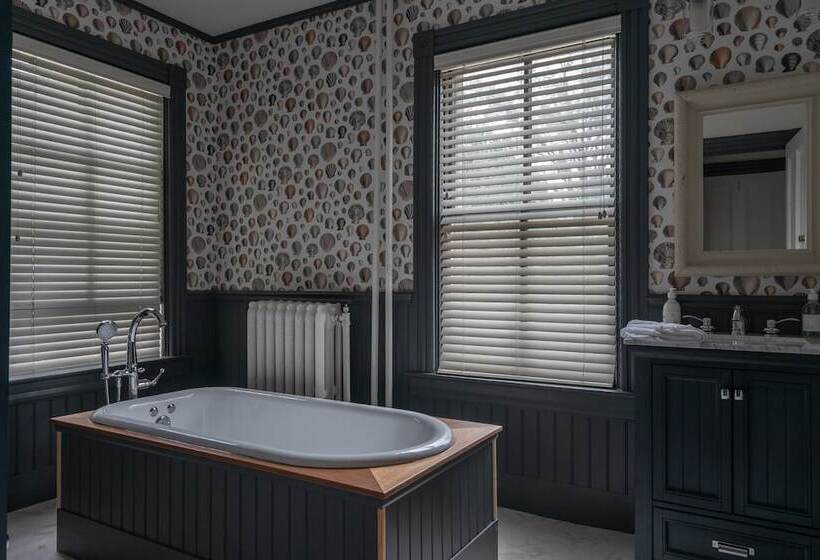 مبيت وإفطار Chart House Inn