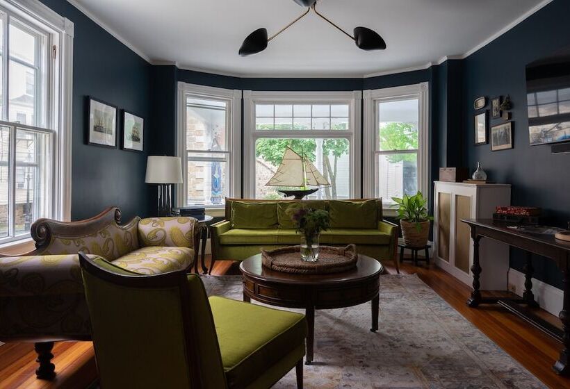 مبيت وإفطار Chart House Inn