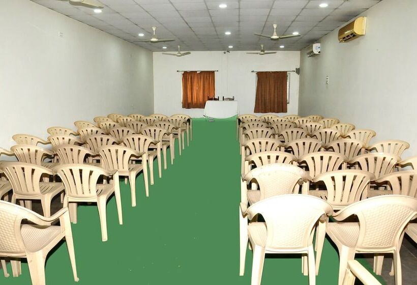 צימר Cosmopolitan Cultural Centre