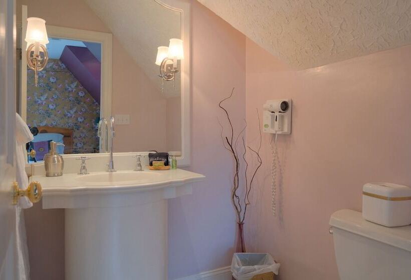 민박 Nesselrod On The New