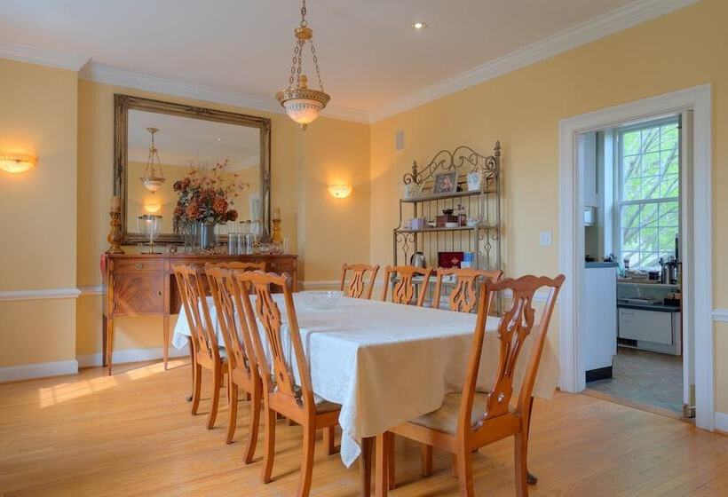 민박 Nesselrod On The New