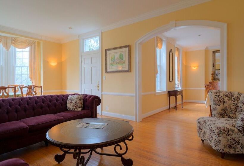 민박 Nesselrod On The New