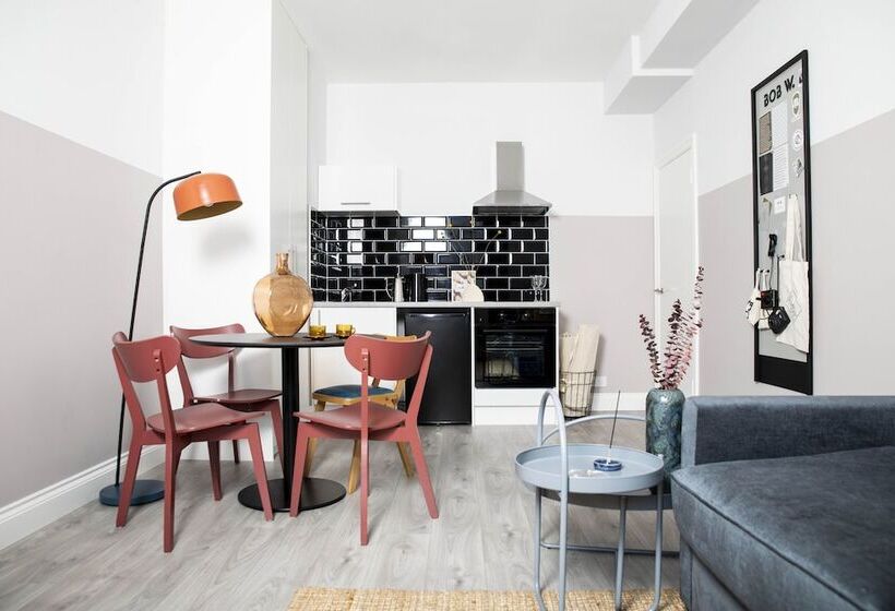 Bob W Commercial House