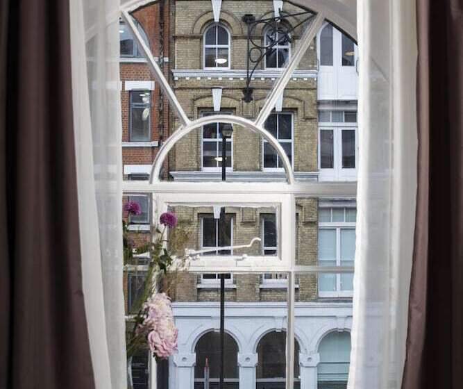 Bob W Commercial House