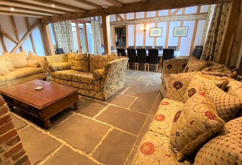 Brundish, Suffolk Large 4 Bed Barn Stunning!