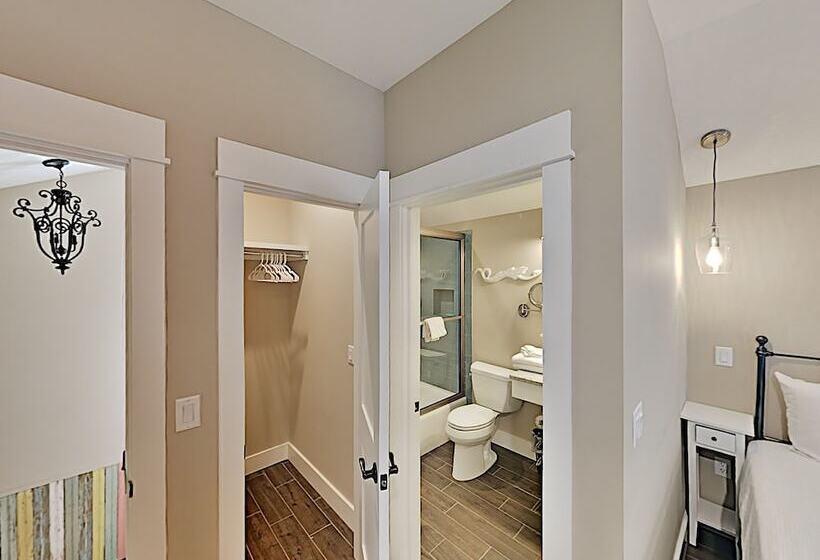 Cottages By The Bay   At Last