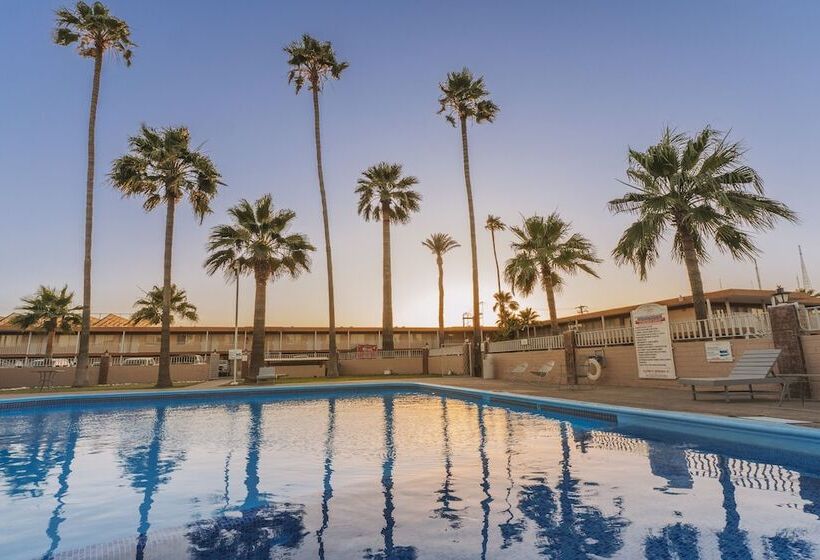 El Camino Hotel & Suites