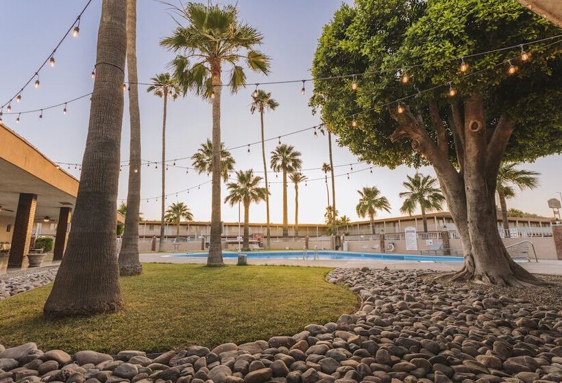 El Camino Hotel & Suites