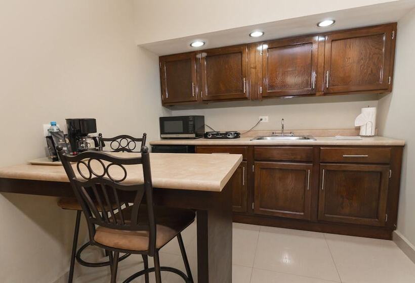 El Camino Hotel & Suites