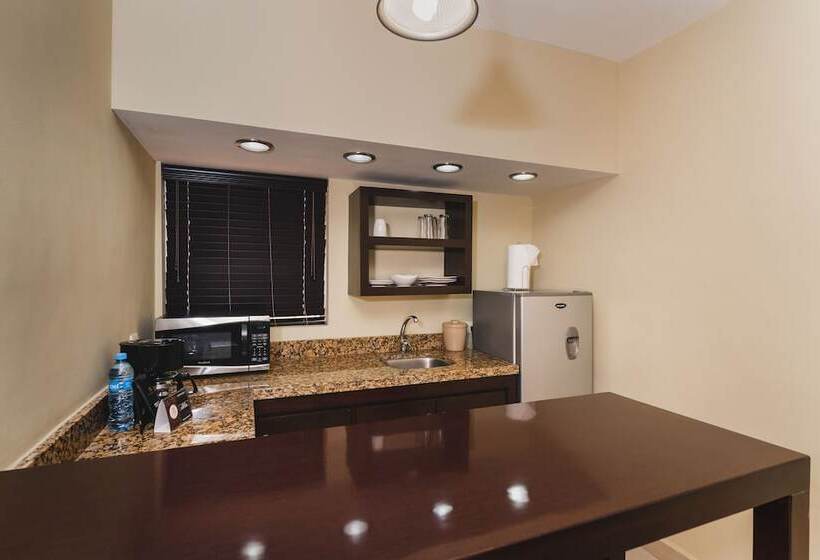 El Camino Hotel & Suites