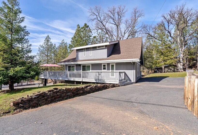 Escape At The Lake Awesome Location Directly Across The Street From The Lake Lodge Beach By Yosemi