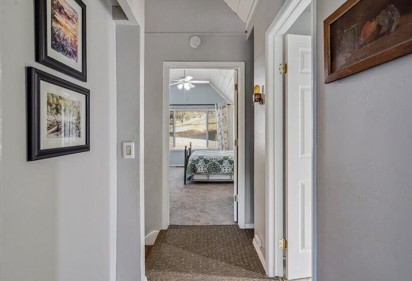 Escape At The Lake Awesome Location Directly Across The Street From The Lake Lodge Beach By Yosemi