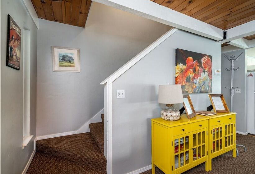 Escape At The Lake Awesome Location Directly Across The Street From The Lake Lodge Beach By Yosemi