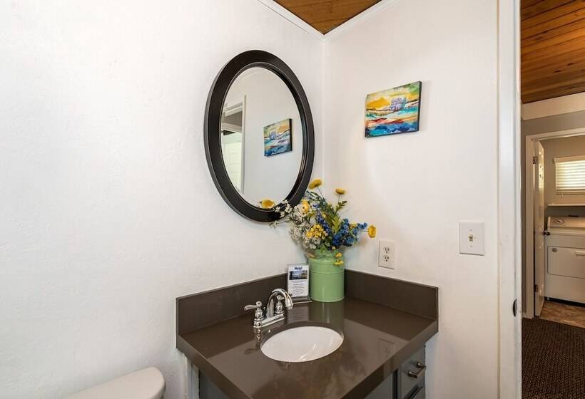 Escape At The Lake Awesome Location Directly Across The Street From The Lake Lodge Beach By Yosemi