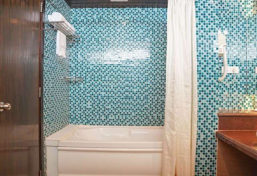 Greenleaf The Resort & Spa, Ganpatipule