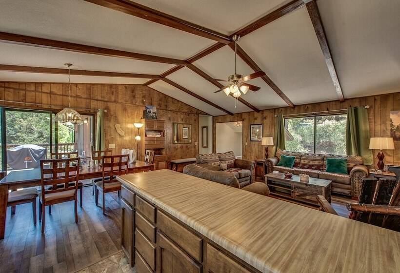 Grizzly Bear Lodge Rustic Cabin By Yosemite Region Resorts