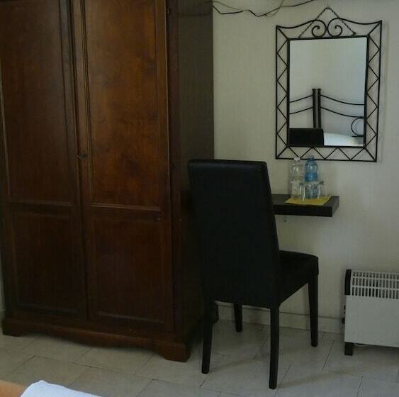 مسافرخانه Red And Blues Music Hotel Genova