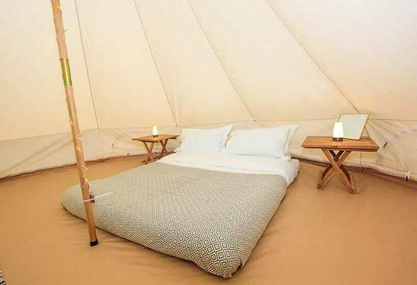 בית מלון כפרי 17  Talitha  Bell Tent Glamping Anglesey