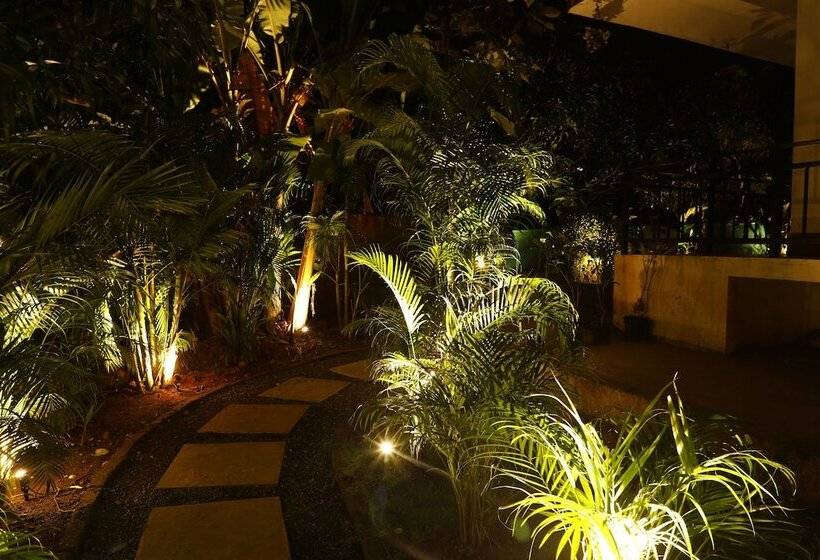 ホテル Aaria Residency