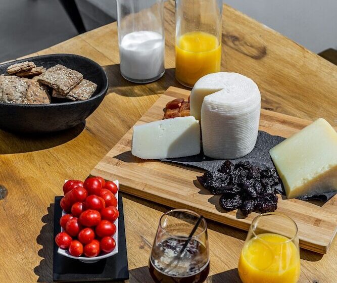 Отель Amer Suites Fira