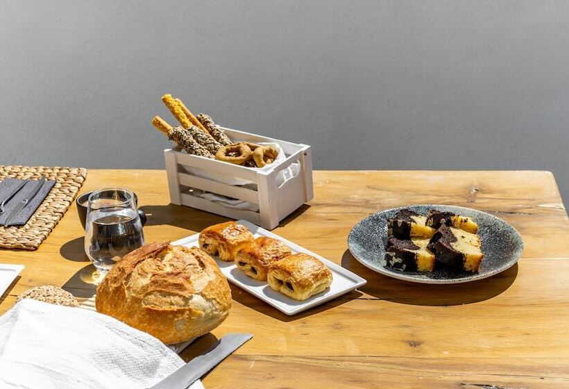 Отель Amer Suites Fira